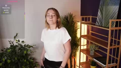 Snapshot of juliettakaniecki chatting on September 2025 03:08:01 AM Mia online show from September 2025 03:08:01 AM