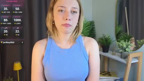 Snapshot of juliettakaniecki chatting on October 2025 03:05:02 AM Mia online show from October 2025 03:05:02 AM