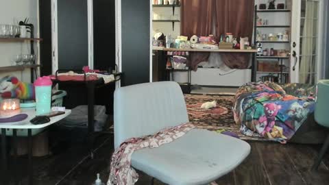 Snapshot of juliette_garden chatting on January 2025 02:43:02 AM Here most days 3 online show from January 2025 02:43:02 AM