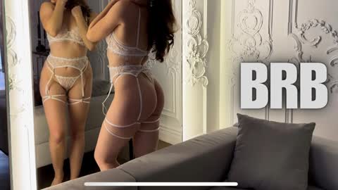 Snapshot of juliette_junson chatting on December 2024 03:58:01 PM Julie online show from December 2024 03:58:01 PM