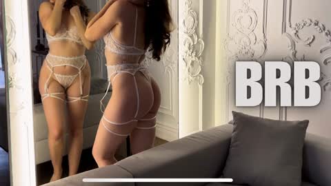 Snapshot of juliette_junson chatting on December 2024 06:53:02 PM Julie online show from December 2024 06:53:02 PM