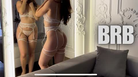 Snapshot of juliette_junson chatting on January 2025 07:04:01 PM Julie online show from January 2025 07:04:01 PM