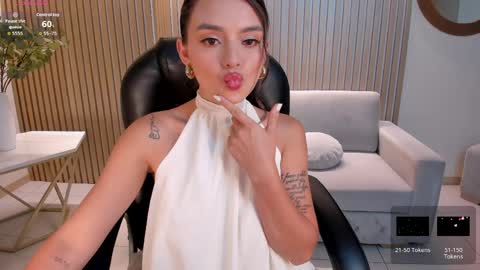 Juliette Moreau online show from April 2026 08:14:01 PM