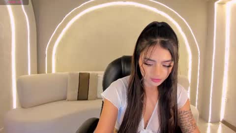 Juliette Moreau online show from June 2026 11:34:02 AM