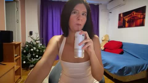 Snapshot of julietterosie chatting on December 2025 11:37:02 AM Rose online show from December 2025 11:37:02 AM