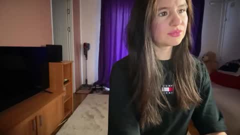 Snapshot of julietterosie chatting on March 2026 09:37:02 AM Rose online show from March 2026 09:37:02 AM