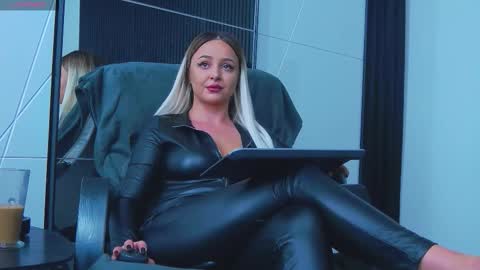 Snapshot of julliamilerrr chatting on October 2025 09:21:02 AM Julia online show from October 2025 09:21:02 AM