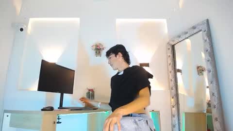 jullian online show from May 2026 12:16:02 AM