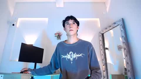jullian online show from May 2026 07:30:02 PM