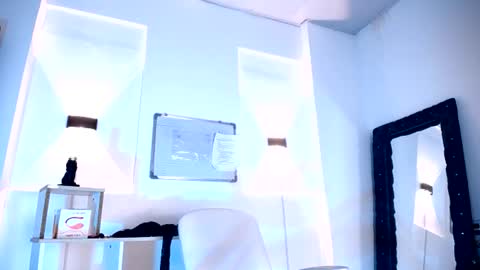 jullian online show from July 2026 07:49:02 PM