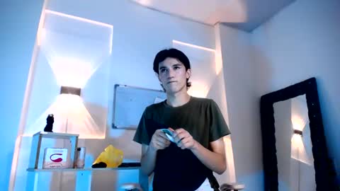 jullian online show from July 2026 07:32:01 PM