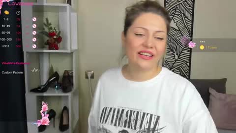 Snapshot of jully_rox chatting on December 2024 02:02:01 AM Jully online show from December 2024 02:02:01 AM