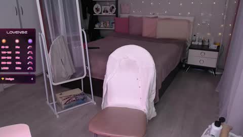 Snapshot of julvilnet chatting on November 2025 05:46:02 PM Julia online show from November 2025 05:46:02 PM