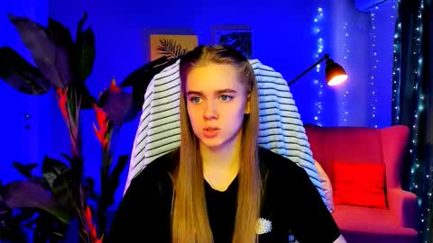 junewoods online show from February 2026 07:40:01 AM