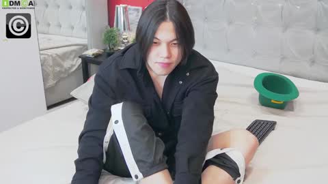 just_gay_ online show from February 2025 04:18:02 PM