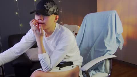 just_gay_ online show from February 2025 01:21:01 AM