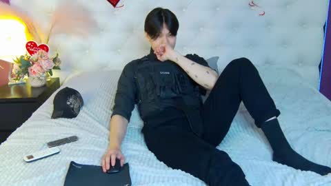 just_gay_ online show from February 2025 05:21:01 PM