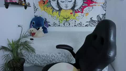 Snapshot of just_katiex chatting on December 2025 12:25:02 PM Sofia online show from December 2025 12:25:02 PM