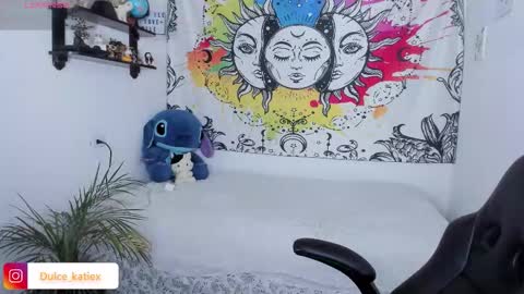 Snapshot of just_katiex chatting on December 2025 12:20:01 PM Sofia online show from December 2025 12:20:01 PM