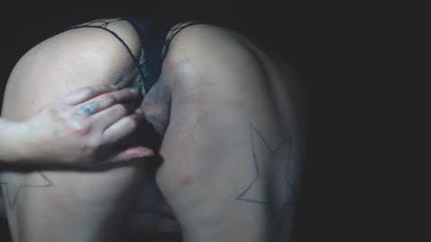 Layla online show from November 2025 10:56:02 AM