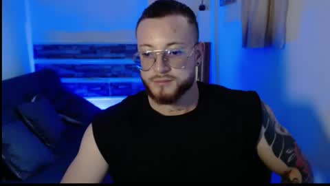 justin_mackenlly online show from March 2026 09:33:01 PM