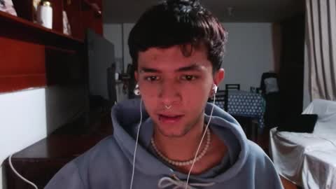 Justine online show from October 2025 05:10:01 AM