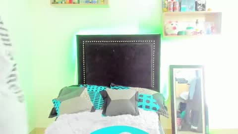 Justine online show from November 2025 12:27:01 PM