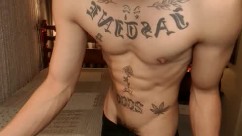 justine_hunk online show from February 2026 06:18:01 PM