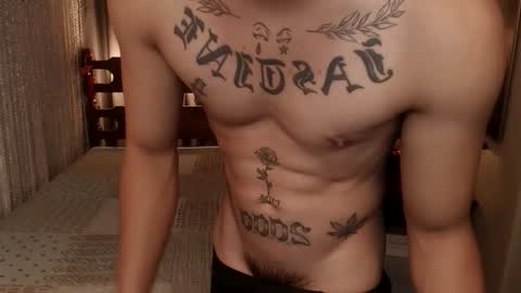 justine_hunk online show from May 2026 07:11:01 PM