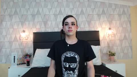 Justine online show from September 2025 02:44:02 AM