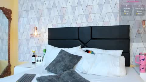 Justine online show from November 2025 04:11:01 AM