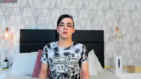 Justine online show from December 2025 03:15:01 AM