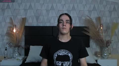 Justine online show from March 2026 04:01:01 AM