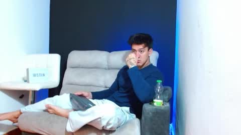 justinfuller_31 online show from February 2026 11:33:01 PM