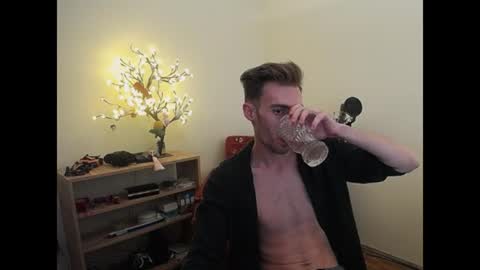 Snapshot of justinnordick chatting on June 2026 05:02:02 PM Hologram Guy online show from June 2026 05:02:02 PM