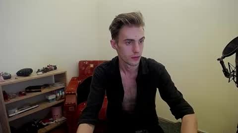 Snapshot of justinnordick chatting on August 2026 09:19:02 AM Hologram Guy online show from August 2026 09:19:02 AM