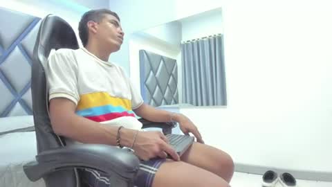 Snapshot of justinortiz_ chatting on July 2026 08:02:01 PM JustinOrtiz online show from July 2026 08:02:01 PM