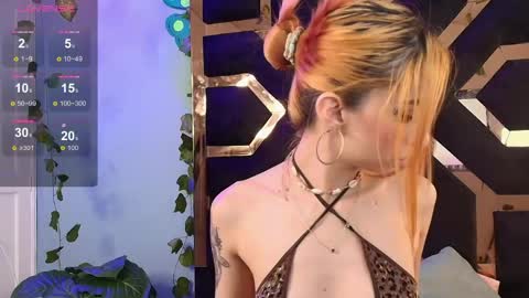 Mia online show from May 2026 03:02:02 AM