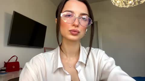 justoliviamoon online show from July 2026 12:36:02 PM