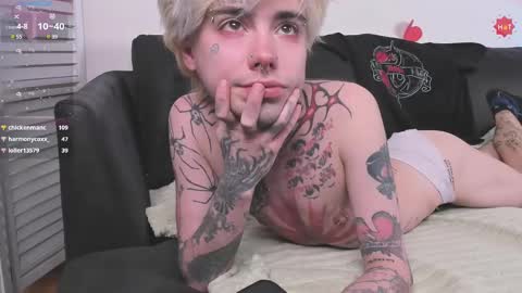 Snapshot of juuzou_kit chatting on February 2025 06:21:01 PM Juuzou hehim u can call me Juz online show from February 2025 06:21:01 PM