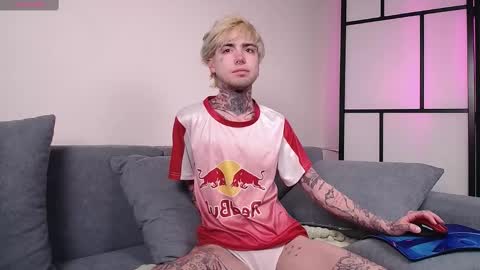 Snapshot of juuzou_kit chatting on February 2025 03:30:02 PM Juuzou hehim u can call me Juz online show from February 2025 03:30:02 PM