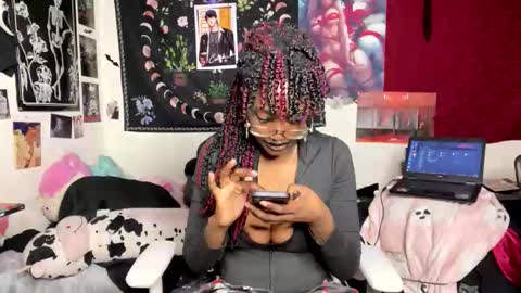 Snapshot of k1m08 chatting on January 2026 04:00:01 PM Aki Kim online show from January 2026 04:00:01 PM