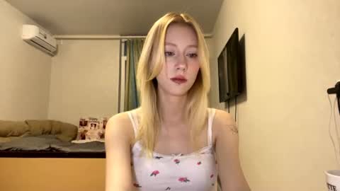 Mia 1st day here online show from July 2026 04:49:01 PM