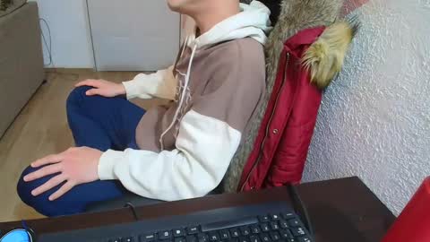 kael_art_d online show from December 2024 04:47:02 AM