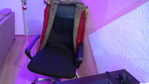 kael_art_d online show from December 2024 07:04:01 AM