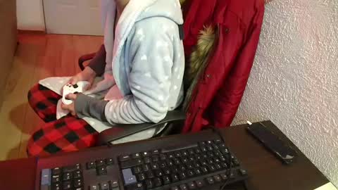 kael_art_d online show from December 2024 11:41:02 PM