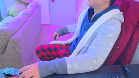 kael_art_d online show from December 2024 07:09:02 PM