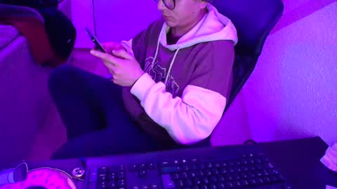 kael_art_d online show from December 2024 06:41:02 AM