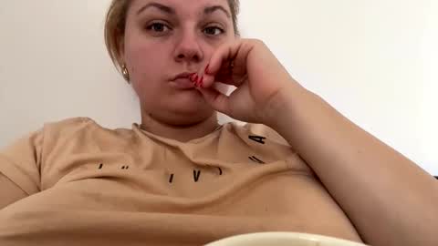 Kaelia and Daniel online show from October 2025 09:18:02 AM