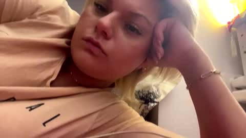 Kaelia and Daniel online show from October 2025 06:08:02 PM